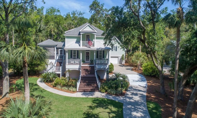 Saint Helena Island House | 711 Marlin – Private Pool and Tiki Bar