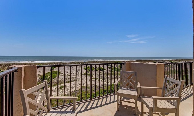 Amelia City House | 712 Sailmaker