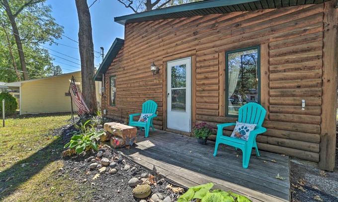 Prudenville Cottage | 74 m² Cabin ∙ 2 bedrooms ∙ 6 guests
