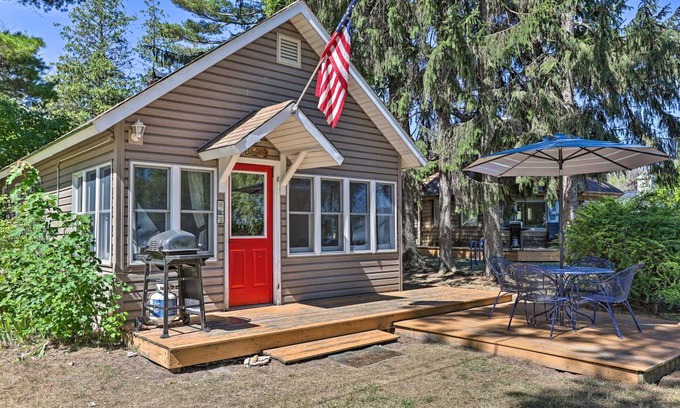 Suttons Bay Cottage | 74 m² Cabin ∙ 2 bedrooms ∙ 2 guests