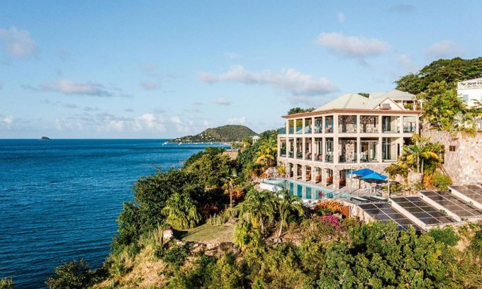 Cliffdwellers House | 743 m² House ∙ 5 bedrooms ∙ 10 guests