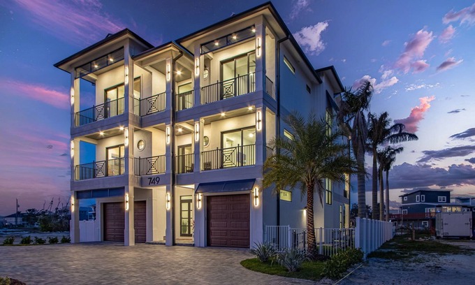 Fort Myers Beach House | 749 New Luxury 7BR Oasis w/Dock, Pool & Gulf Views – Sleeps 18