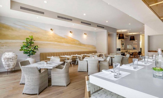 Calabasas Hotel | 75 m² Hotel ∙ 127 guests