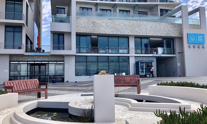 Bloubergstrand Hotel | 75 m² Hotel ∙ 127 guests