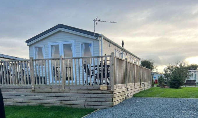 Crowle Cabin | 75 m² Lodge ∙ 3 bedrooms ∙ 6 guests