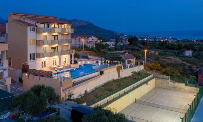 Mravince House | 750 m² House ∙ 9 bedrooms ∙ 24 guests