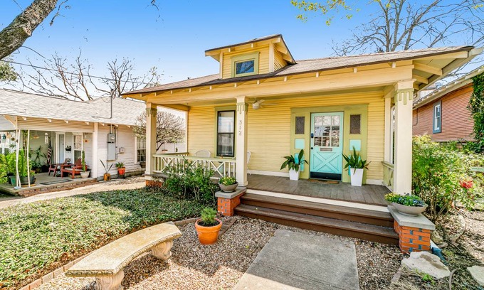 Oak Cliff House | 78 m² House ∙ 2 bedrooms ∙ 4 guests