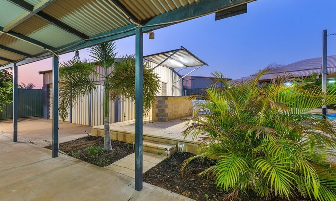 Exmouth House | 79 Nimitz Street - Pool and Pet Friendly