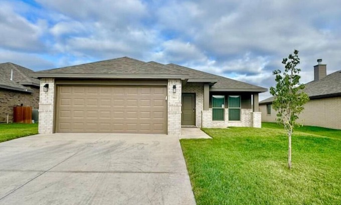 Amarillo House | [7905] New modern, 3 BRD, 2 BA, 2 car garage home.