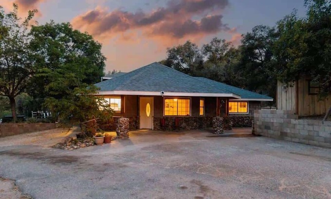Oakhurst House | 7BR 3Bath in Yosemite & Bass Lake with BBQ & Hot Tub