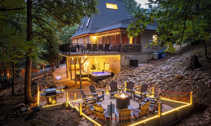 Massanutten Ski Chalet | 7BR Chateau in Massanutten, Sleeps 18