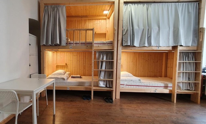 Hundsturm Hostel | 7brunnen Hostel Beds & Rooms