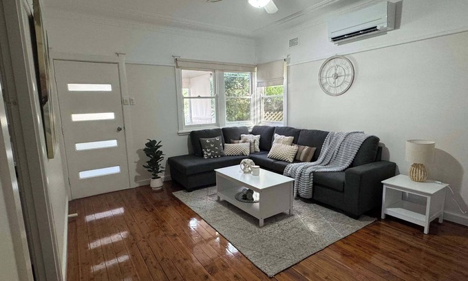 Umina Beach House | 7min walk to Ocean Beach… Gorgeous home in a brilliant location!