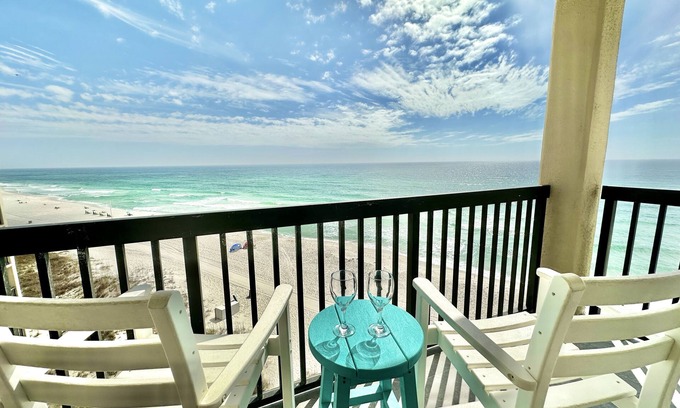 Sunnyside Condo | 7th Floor Beachfront Retreat w/Gulf Views + Community Pools & Amenities Access