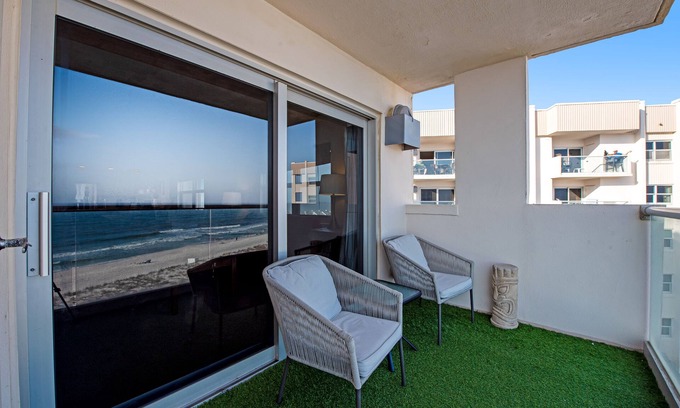 Pensacola Beach Condo | 7th-floor, Gulf-front condo on Pensacola Beach with on-site pool & full kitchen