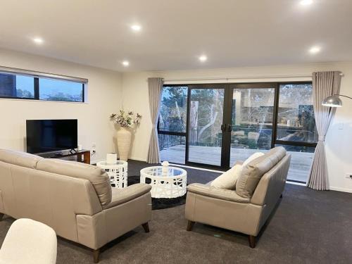Hamilton House | 7th Heaven on Waikato River