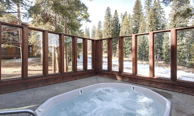 Four O'Clock Condo | 7th Ngt Free! On Trails, Ski-in/out, Community Pool/Spa, Elevator,Balcony,Garage