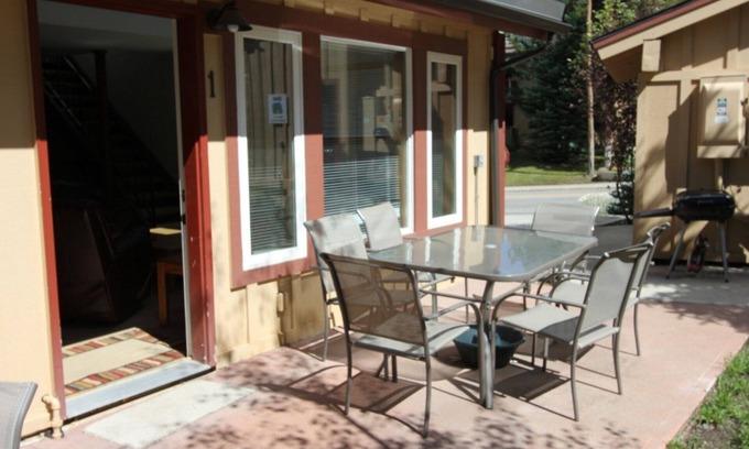 Four O'Clock House | 7th Nt FREE! Walk to Town/Trails/Free Shuttle, Pool/HotTub, Patio+BBQ. Top Spot!