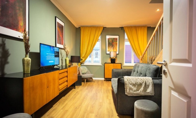 Altlindenau Apartment | 8-10 PERSONS | 4 ROOMS | 100 m2;
