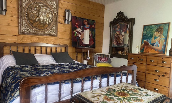 Formigueres Apartment | 8-bed 2-bathroom apartment in the heart of the village
