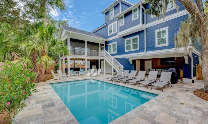 North Forest Beach House | 8 bed, 8F/2H Baths, 5 King Suites, Elevator, Private Pool, 3 min walk to Beach!