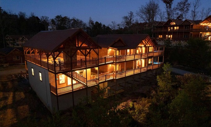 Caton Cabin | 8 bed cabin with pool, outdoor fireplace & gazebo