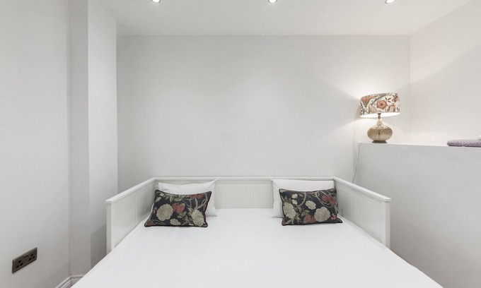 Westminster House | 8 Bed family home Westminster Central London (sleeps 11 including children)