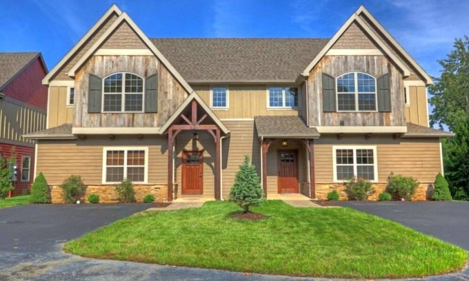 Lampe House | 8 Bed Luxury Lakefront Villa~Amazing View~2 Pools~Free Resort Amenities~Dock
