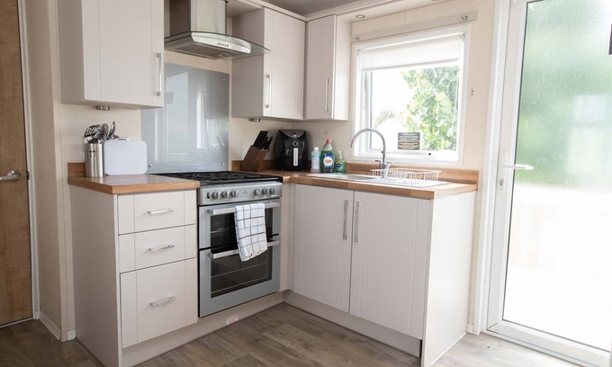 Chapel Saint Leonards House | 8 Berth-Caravan-Private Bathroom