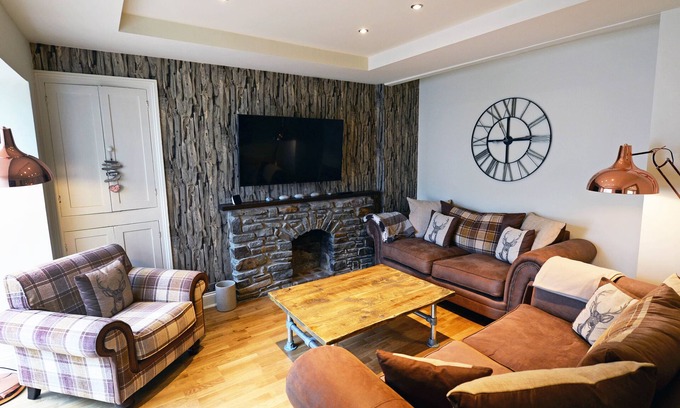 Tenby House | 8 Culver Park - Close to Beach and Town Centre