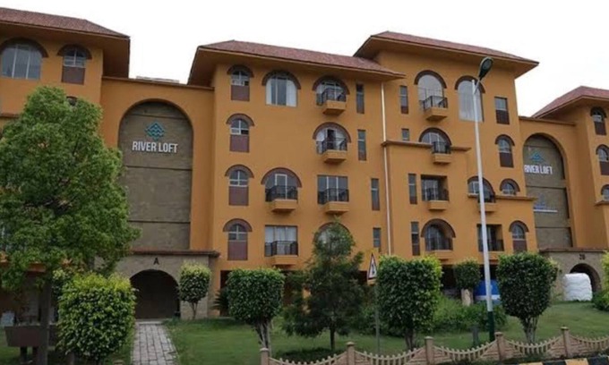 Bahria Town Apartment | 8 Marla 2 Bed Designer Gold Set Garden Front Netflix Prime Transworld