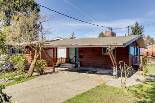 Highland Park House | 8 Mi to Downtown Seatlle Pet-Friendly Home