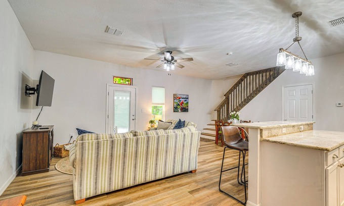 Silver Springs Cottage | 8 Mi to Ocala: Quiet Silver Springs Home w/Grill!