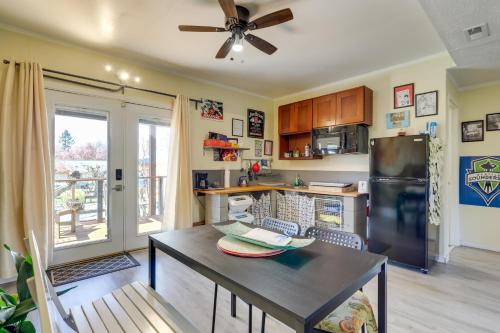 Highland Park Apartment | 8 Mi to Pike Place Market Unit Near Bus and Park