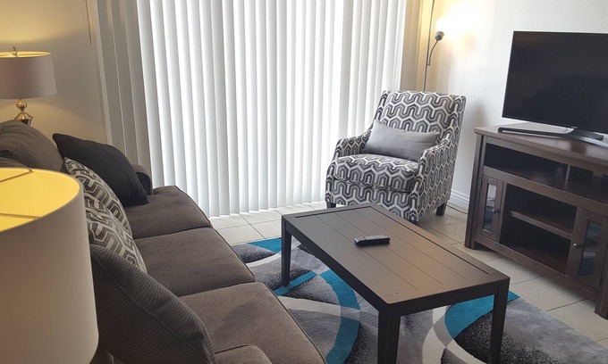 Winchester Apartment | 8 Min to the strip , 2 bedrooms !