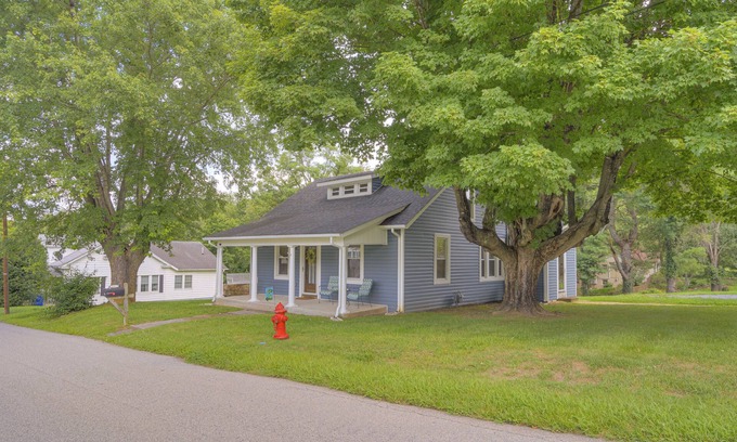 Christiansburg House | 8 Min. to VT, 15 min. to RU & 4 min. to AQUATIC CENTER
