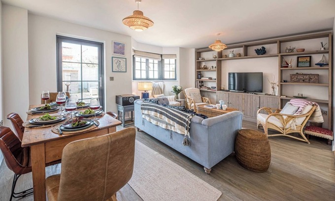 Thorpeness Apartment | 8 Oaks Court, Thorpeness