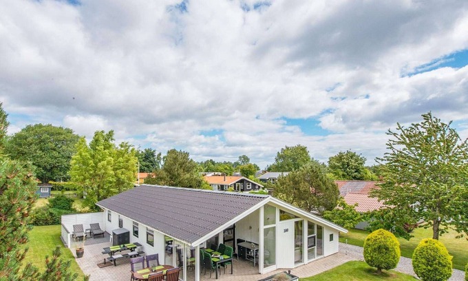 Pøt Strandby House | 8 person holiday home in Juelsminde-By Traum