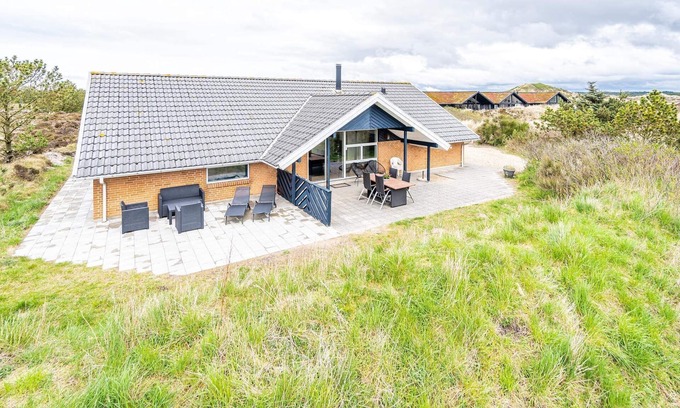 Henne Strand House | 8 person holiday home on a holiday park in Henne