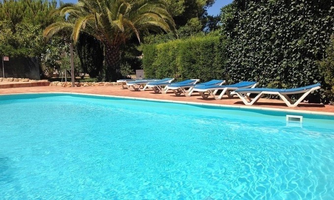 Ferragudo House | 8-person semi-detached villa in small quality family residence