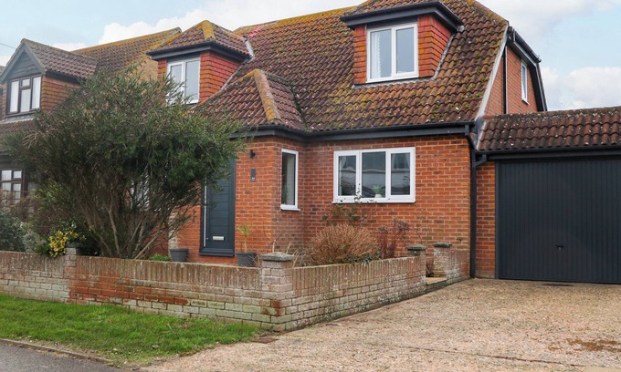 Ford House | 8 SEA WAY, pet friendly, country holiday cottage in Elmer