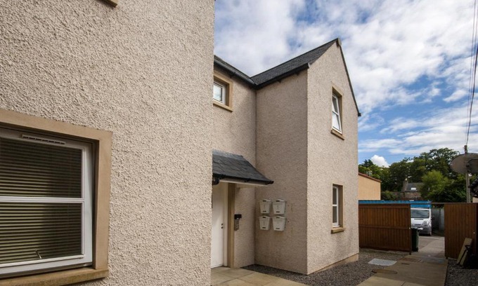 Forres Apartment | 8 Varis Apartments