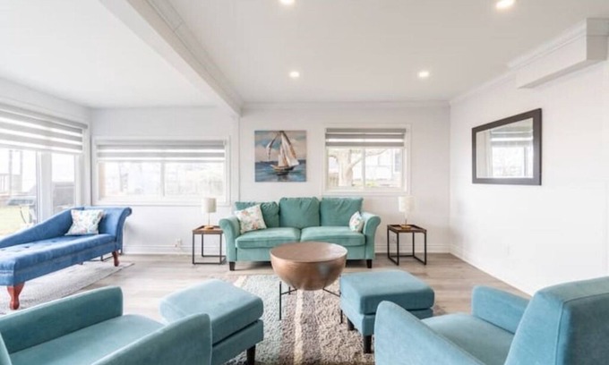 Amherstburg Cottage | 80 Feet of Private Lakefront Cottage in beautiful Town of Amherstburg, Ontario
