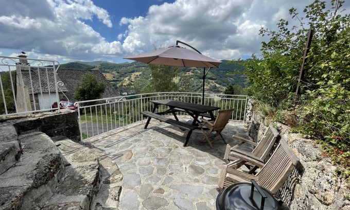 Saint-Jacques-des-Blats House | 80 m² House ∙ 3 bedrooms ∙ 6 guests