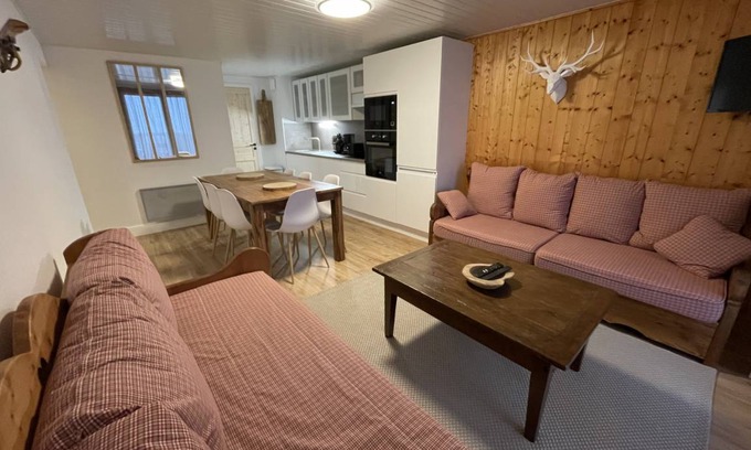Saint-Jacques-des-Blats Apartment | 80 m² Apartment ∙ 2 bedrooms ∙ 10 guests