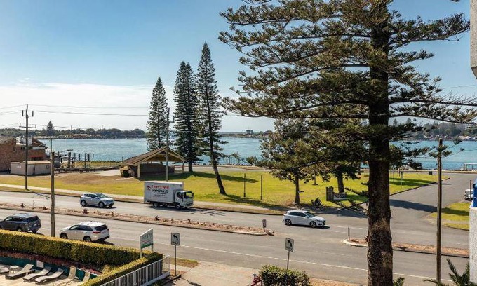 Tuncurry Apartment | 80 m² Apartment ∙ 2 bedrooms ∙ 4 guests