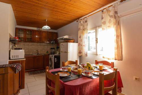 Agios Matthaios Apartment | 80 m² Apartment ∙ 2 bedrooms ∙ 5 guests