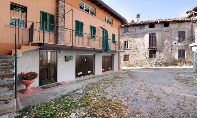 Albavilla Apartment | 80 m² Apartment ∙ 2 bedrooms ∙ 6 guests
