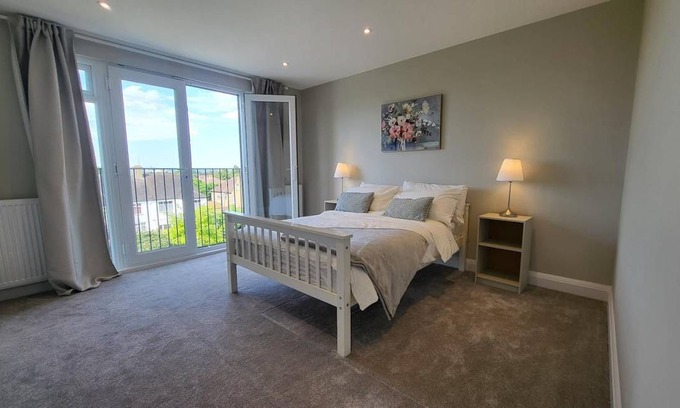 Addiscombe Apartment | 80 m² Apartment ∙ 4 bedrooms ∙ 10 guests