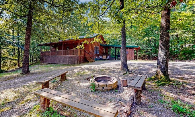 Broken Bow Cabin | 80 m² Cabin ∙ 2 bedrooms ∙ 6 guests